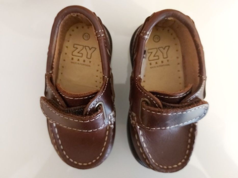 Sapatos bebé Zy em pele, n.º 19 - NOVOS (oferta portes)