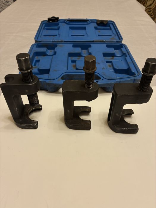 Інструмент для демонтажу кульових опор та шарнірів рульвових тяг