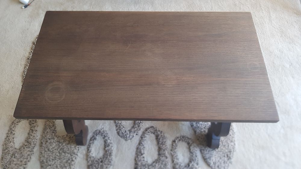 Mesa de apoio em madeira maciça