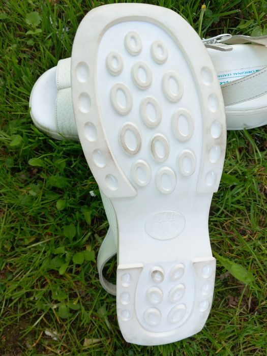 Sandały. Buty klamra