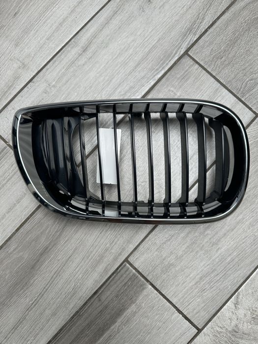 Nowy grill BMW prawy (nerka)– czarny połysk