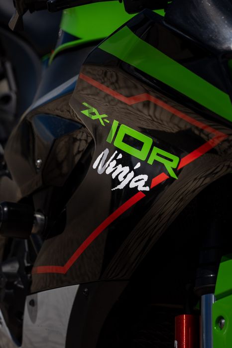 Kawasaki Ninja ZX-10R 2022 - ~15.000 km - Bem equipada