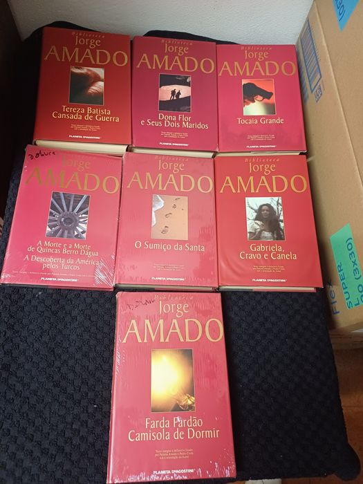 Coleção de livros do escritor Jorge Amado