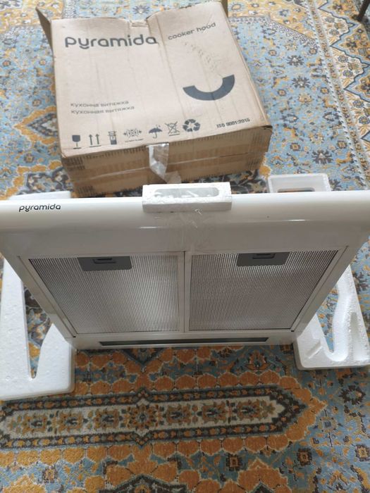 Продам витяжку Pyramida UNO 50 WH