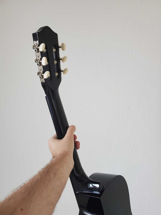 класична гітара італійської фірми 4/4 нейлонові струни