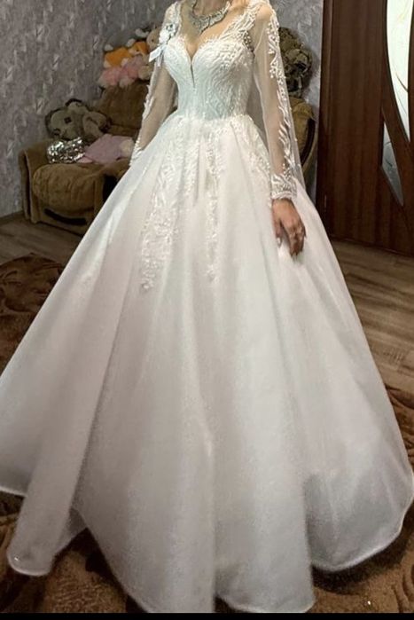 Продам весільну сукню