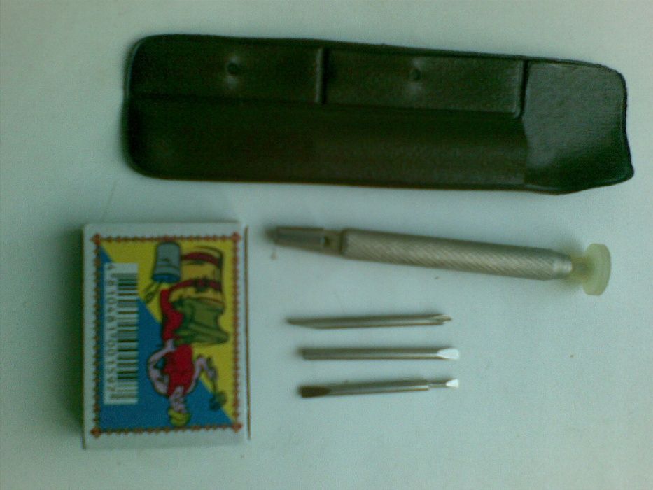 Отвертка с насадками.