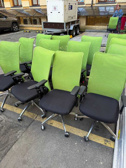 столи крісла тумби шафи стелажі тумби оргтех комоди