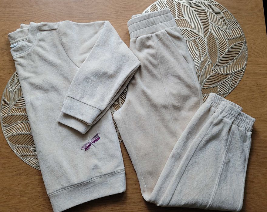 Dres welurowy dziewczęcy ecry 146 JAK NOWY