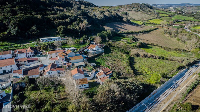 Quinta com 7127 m² junto ao acesso da A8