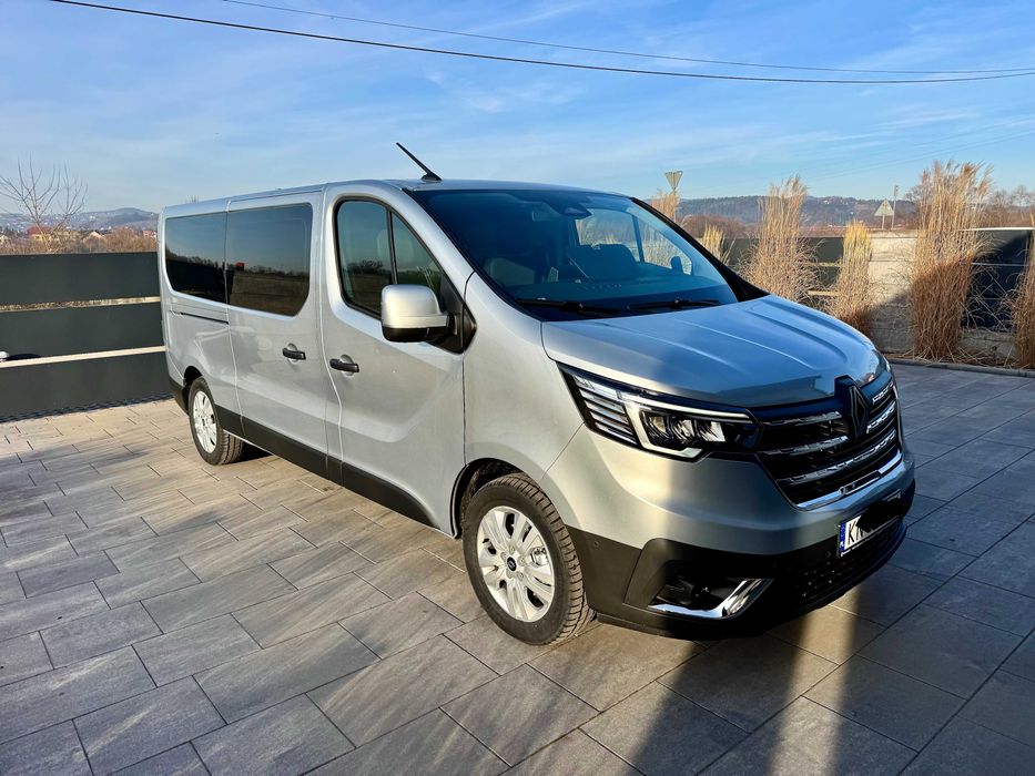 Wynajem busa 9 osobowego Renault Trafic long 2025r