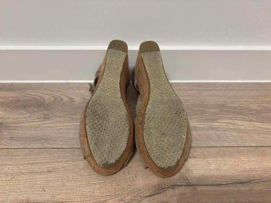 Toms sandały na platformie zamszowe damskie 36