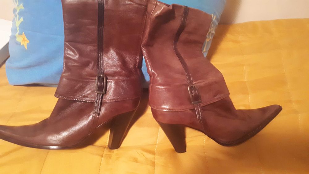 Botas de pele castanhas
