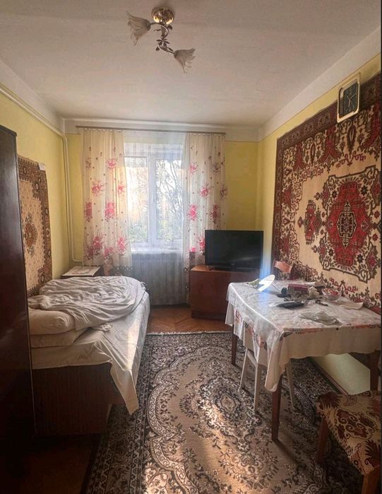 Продаж 3х кімн кварт 4/4 Чернівці вул.Заводська Садгора