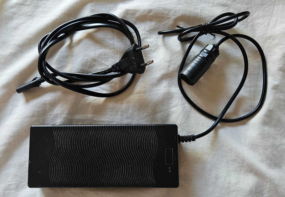 Carregador eléctrico para trotinete Dualtron como novo Modelo XVE118-6640175