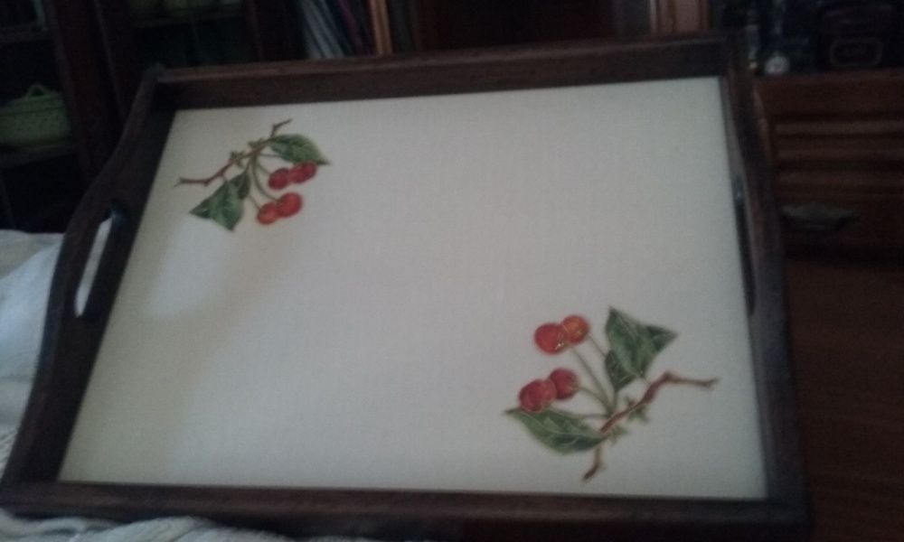 Tabuleiro para chá pintado à mão em Arte Aplicada