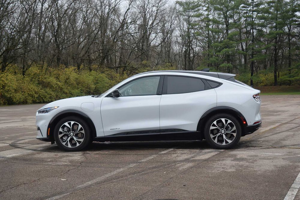 Ford Mustang Mach-E Gt      2023