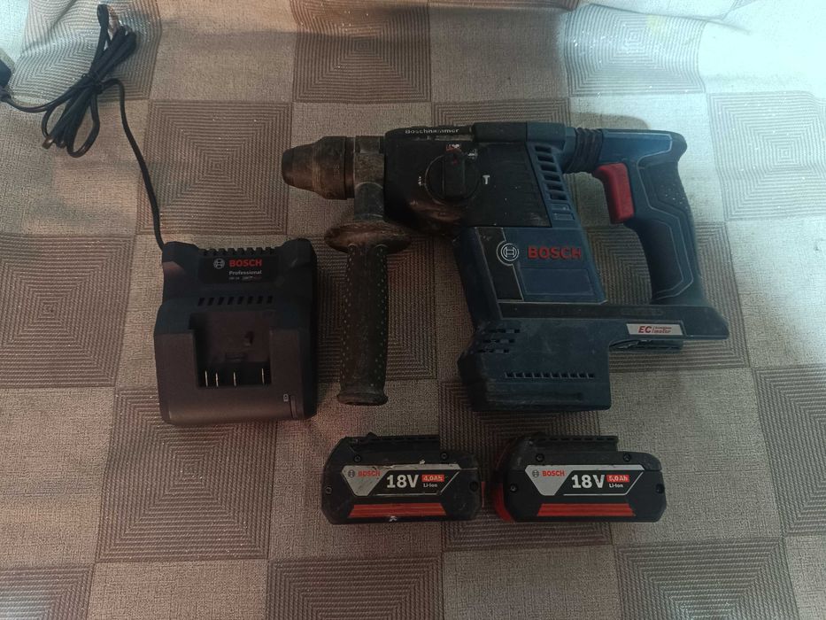 Bosch GBH 18V-26 2x aku , ładowarka młotkowiertarka akumulatorowa