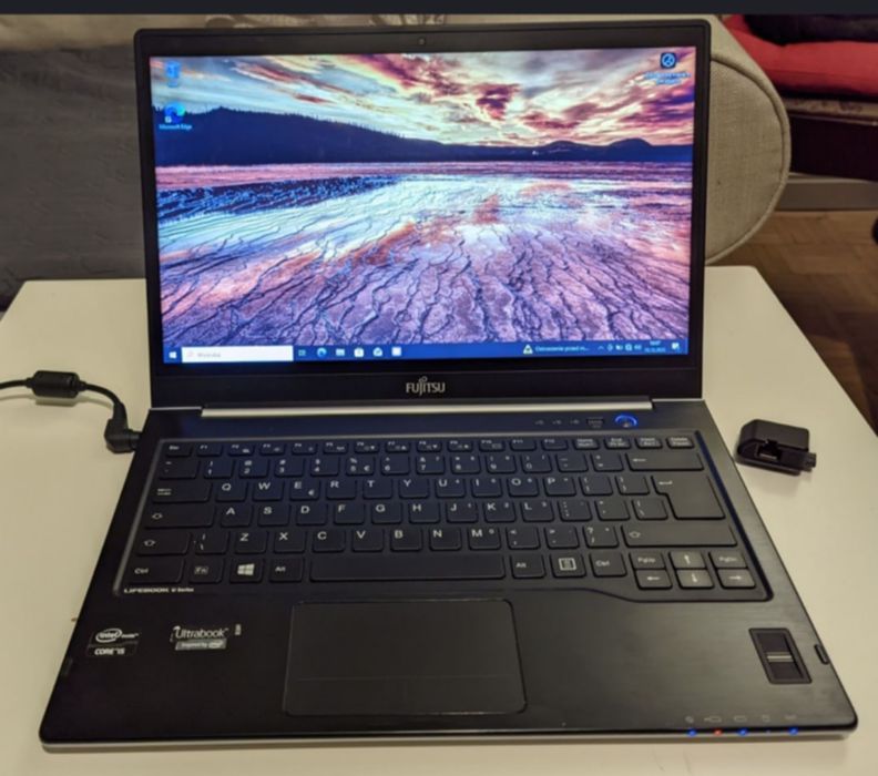 Laptop fuitsu  i5/8gb/ ssd Windows 10