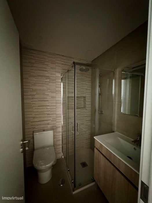 Arrenda-se T1 totalmente remodelado, situado no centro de Setúbal.