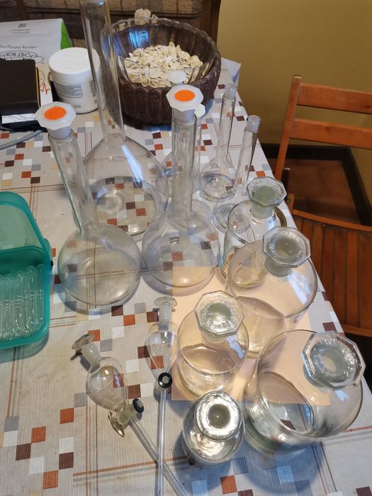 Szkło laboratoryjne używane