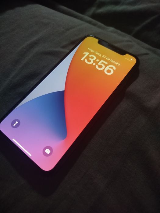 iPhone X com poucas marcas de uso