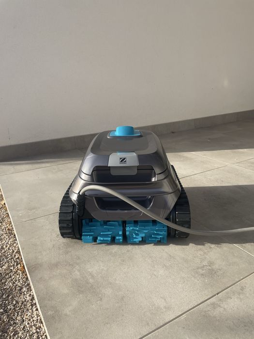 Robo para lavar piscina da marca zodiak