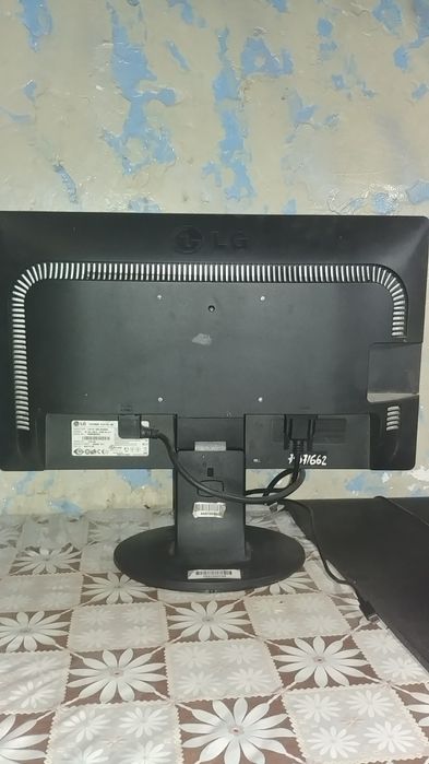 Монітор 18.5" LG Electronics Flatron E1911S-BN Black