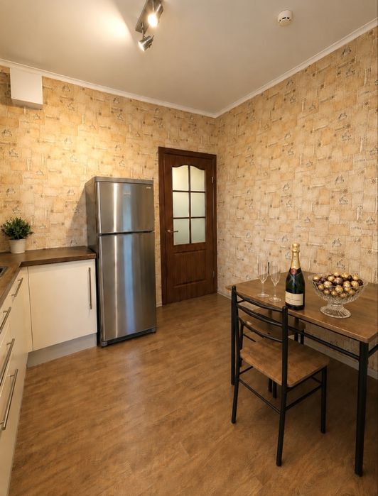 БЕЗ КОМІСІЇ !!! Працюємо з ДЕРЖАВНИМИ програмами . Продам - 1 кім.квартиру .вул Софії Русовоі - 3  ЖК  Патріотика  р-н Дарницький  . МЕТРО