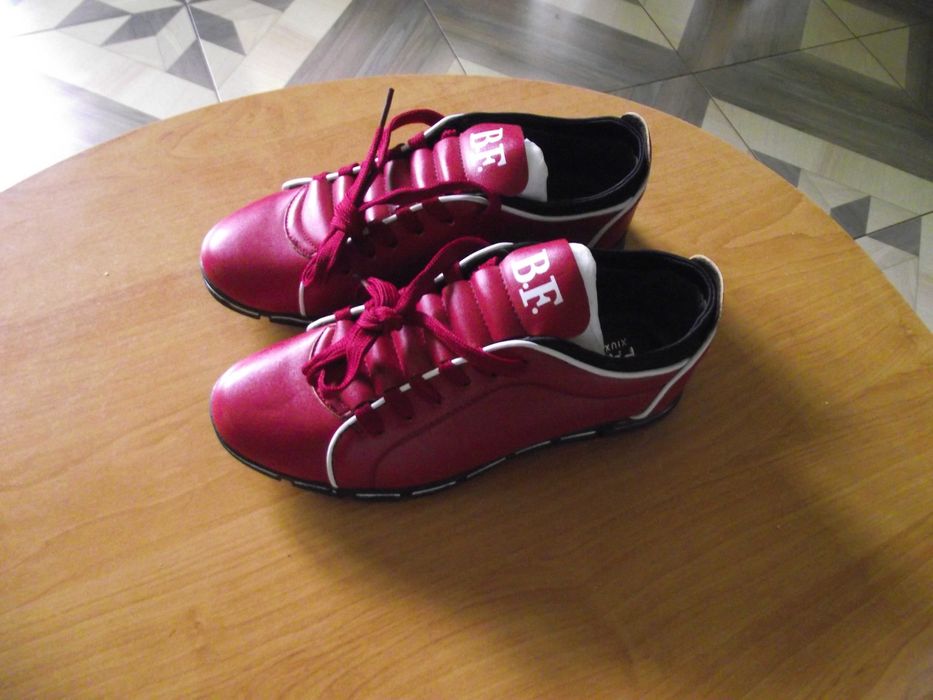 Eleganckie buty B F czerwone -wiśnia  rozmiar 38