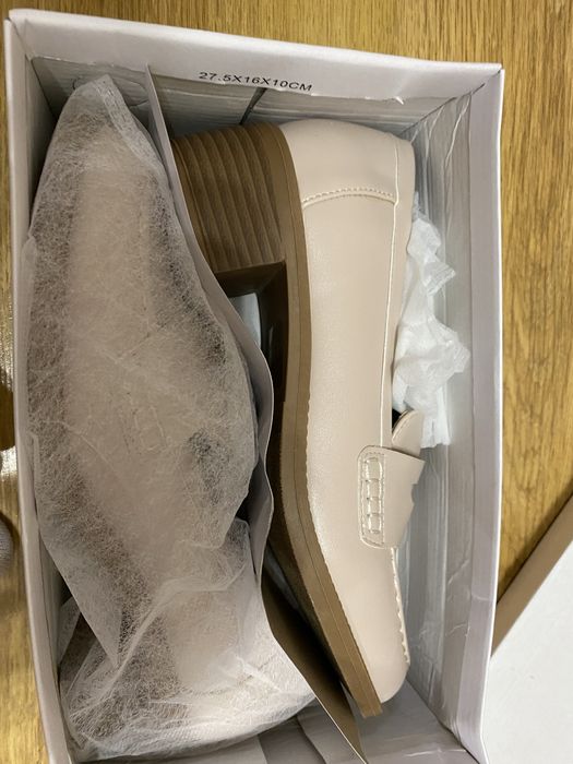 buty mokasyny na obcasie beżowe kremowe blady róż