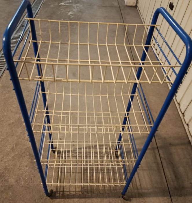 Carrinho de legumes em metal para cozinha