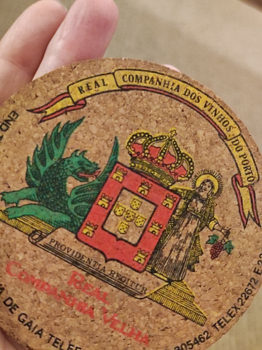 Duas bases para copos antigas