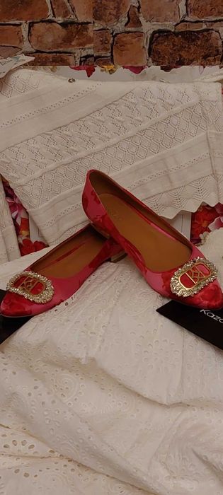 Luksusowe różowe czółenka w kwiatowy wzór Marki Kazar