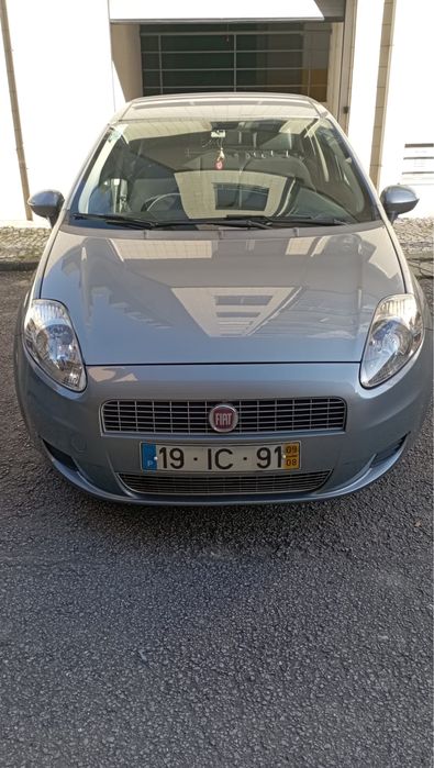 Carro FIAT Grande Punto 1.2 Active em otimo estado e estimado