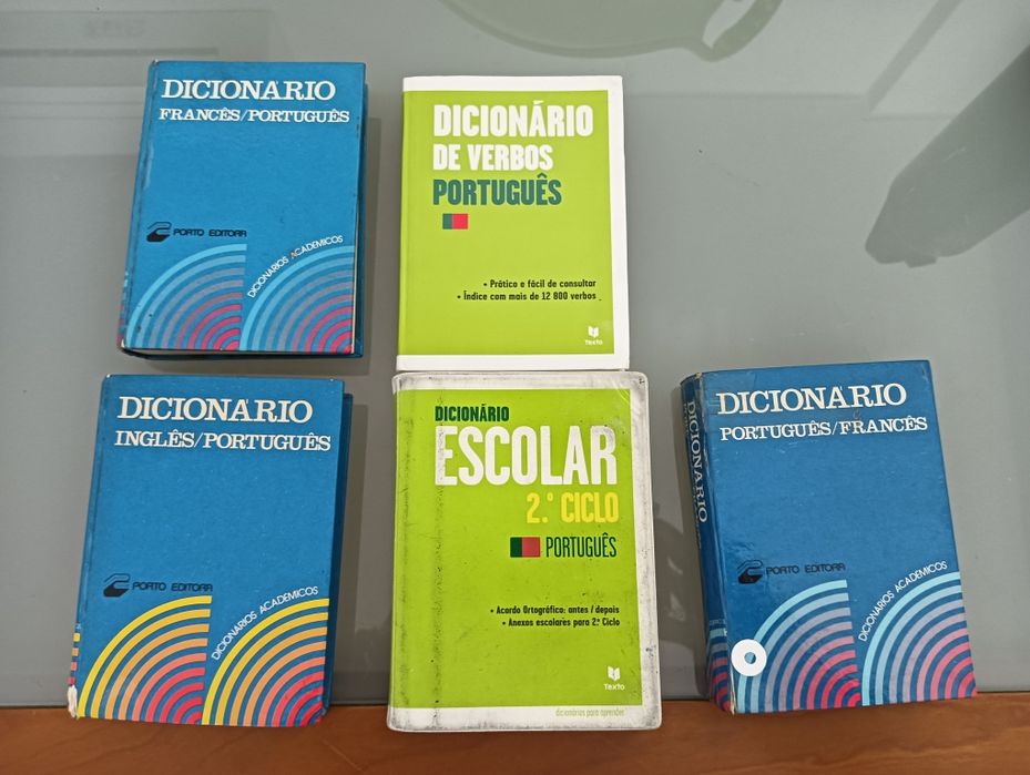 5 dicionários escolar / académicos 	Português	Francês	Inglês*