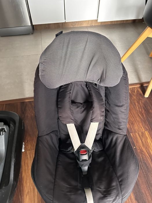 Fotelik samochodowy Maxi Cosi z bazą