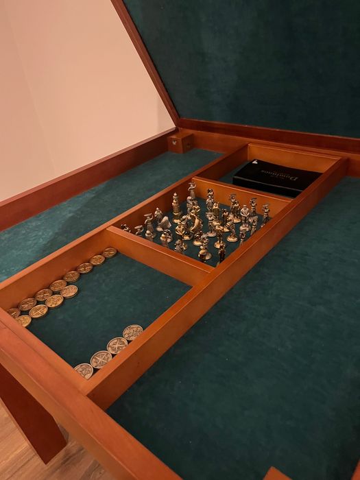 Mesa de Xadrez em Madeira Americana- Peça Única
