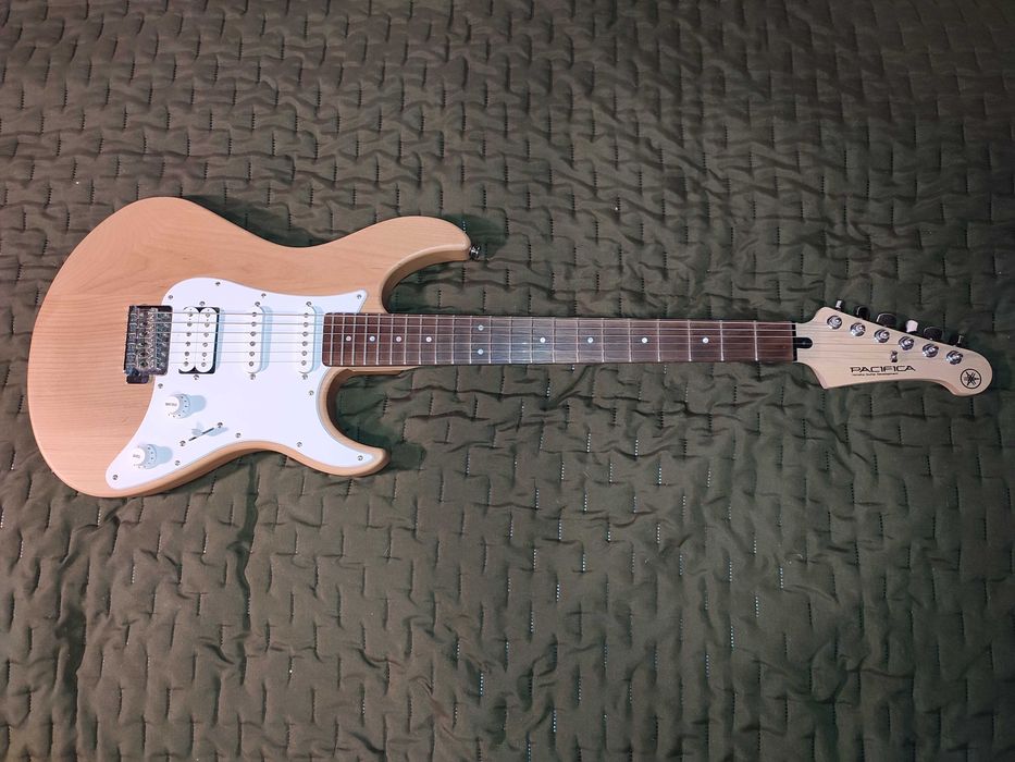 Yamaha Pacifica 112J YNS