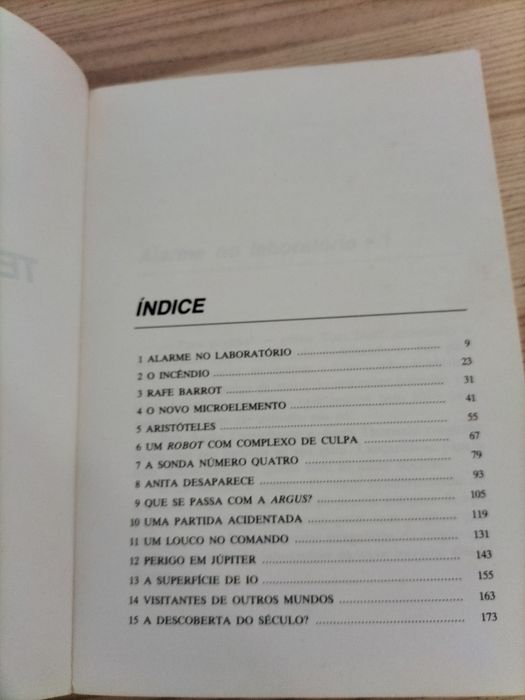 Livro - O terror nas Luas de Júpiter