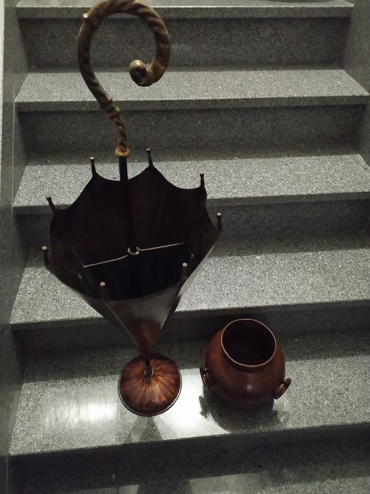 Artigos decorativos em latão