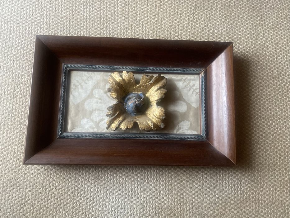 19th-century gilded woodcarving in floral shape, framed