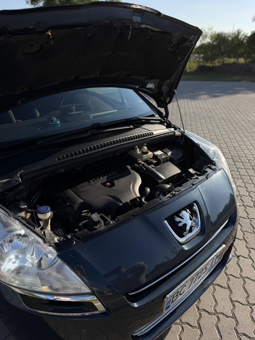 PEUGEOT 5008 2012
