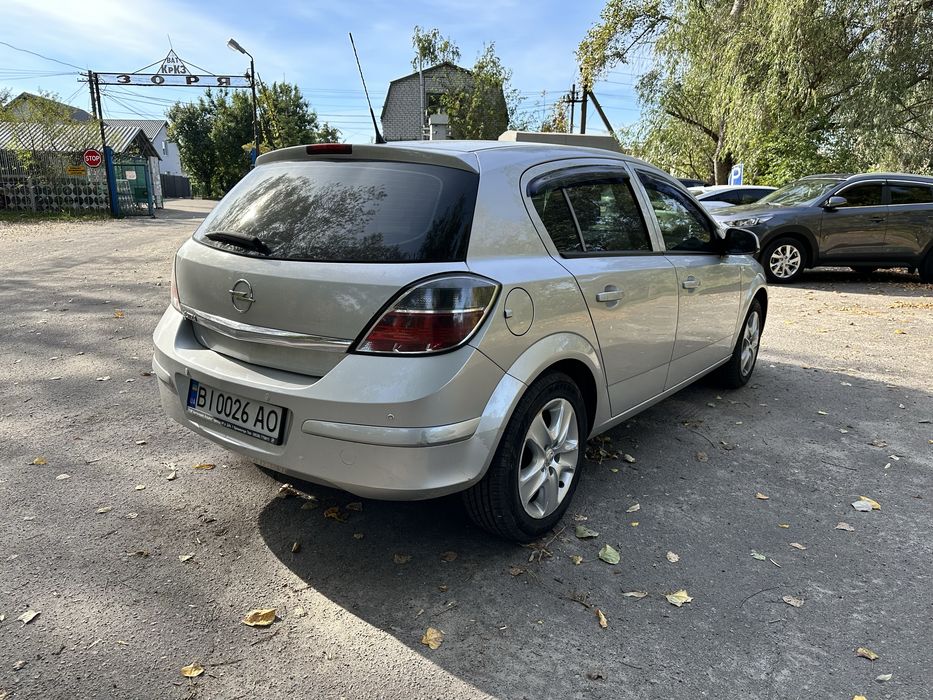 Opel Astra 2012р 1,6 бензин автомат