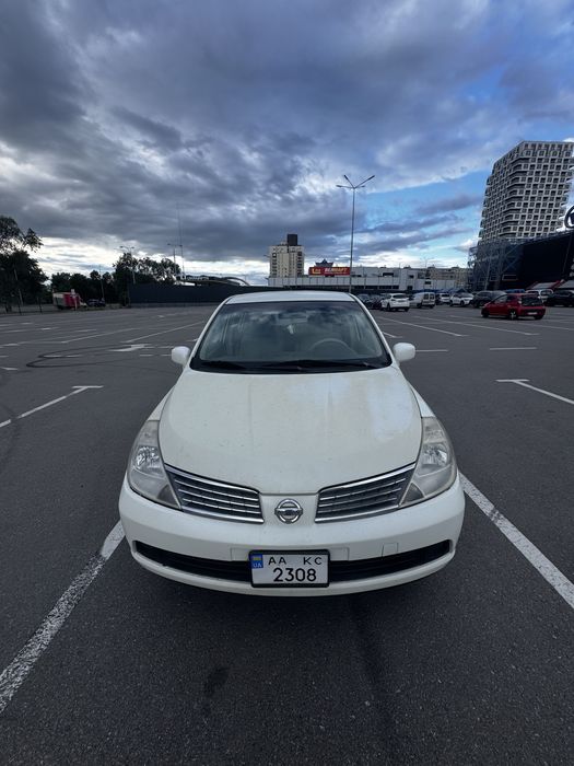 Nissan  Tiida  1.6 автомат