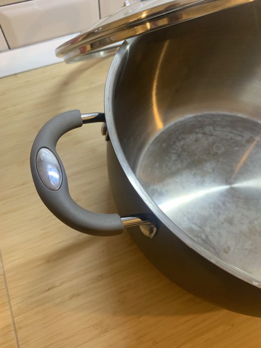 Panela inducao 28cm, cinza mate, semi-nova, protecção queimaduras