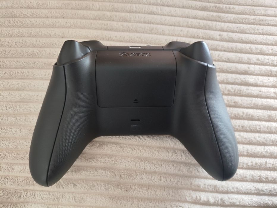 Konsola Xbox One X 1TB Edycja Limitowana Gears 5 + Pad Xbox Series