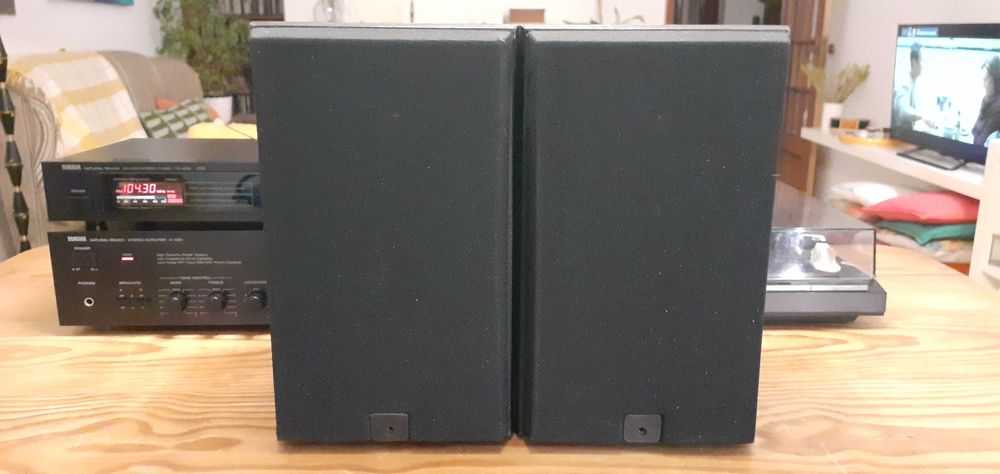 Aparelhagem Yamaha com colunas Celestion