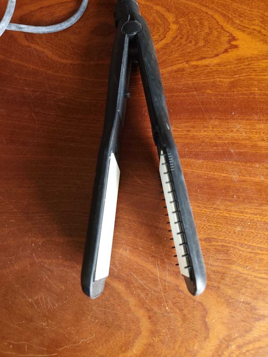 Alisador de Cabelo com Placas Cerâmica