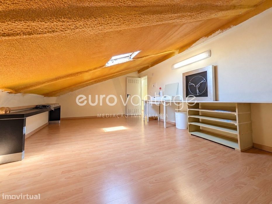 Apartamento T2+1 com 2 Garagens & Sótão | Casal dos Matos, Pousos,...